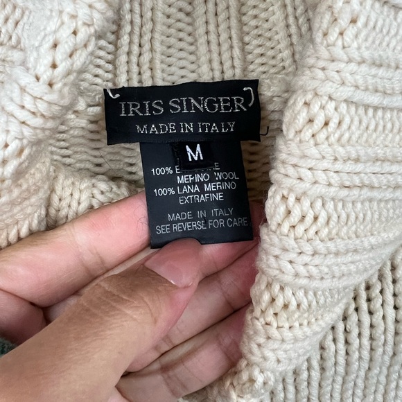 Iris Singer | Turtleneck Sweater - Picture 4 of 5